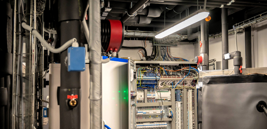 Technikräume mit den Schrack Technik Lichtproukten Devo-Pro und Barrat